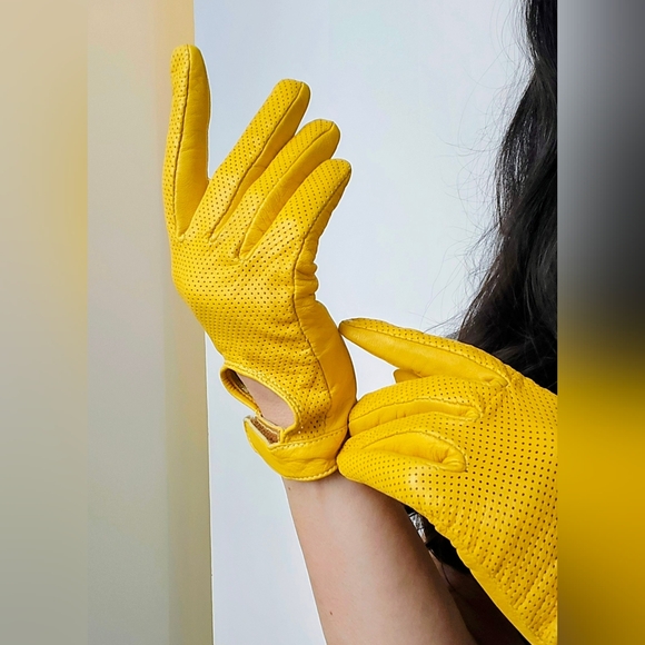 Elegant Yellow Leather Gloves - Picture 6 of 8